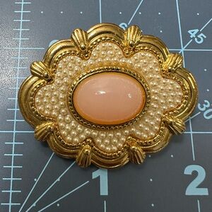 Elegant Gold and Cream VTG Avon brooch new with box 80s